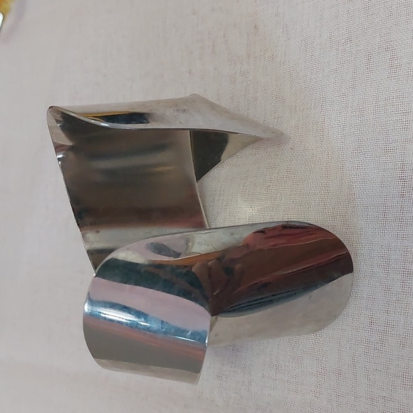 Unusual Design Structured Silver Tone Wide Bangle Bracelet Sleek Modernist - Picture 6 of 11